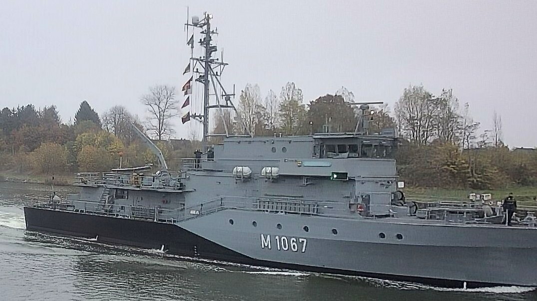 GERMAN WARSHIP M1067