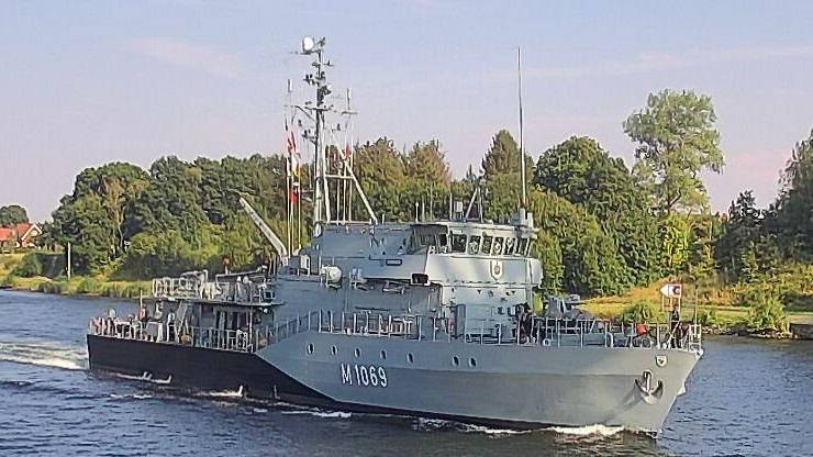GERMAN WARSHIP M1069