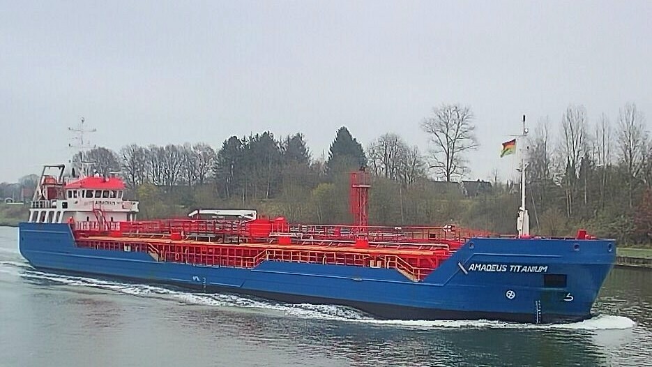 AMADEUS TITANIUM