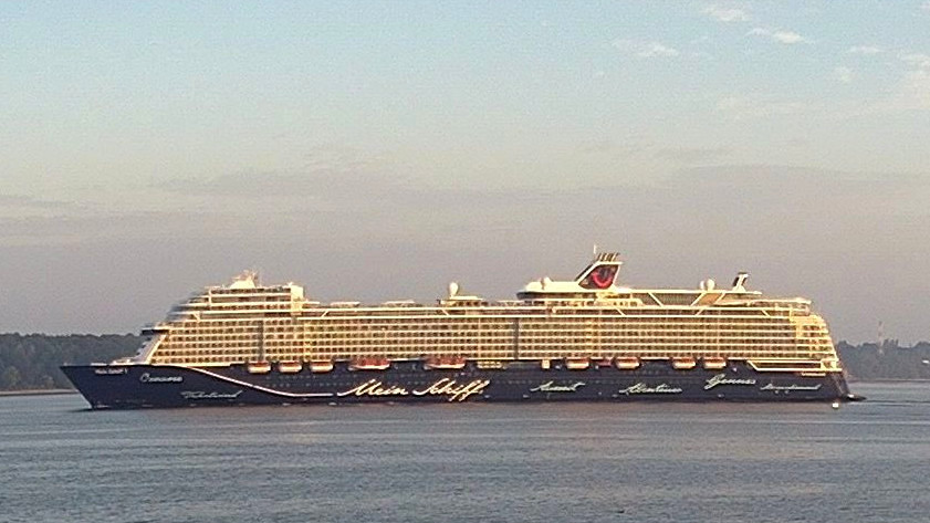 MEIN SCHIFF 1