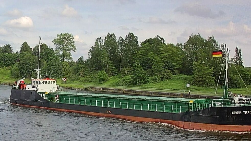 RIVER TRADER